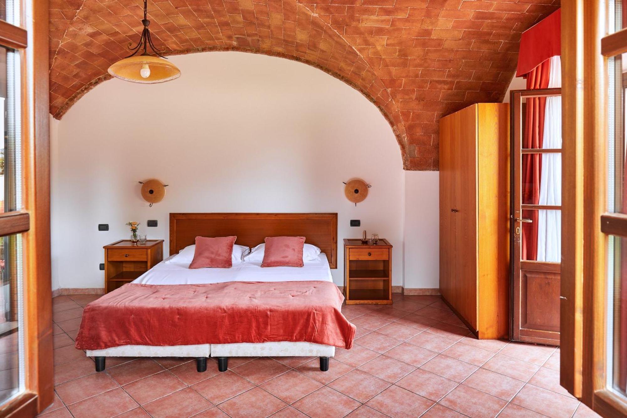 Relais Belvedere モンテカティーニ・ヴァル・ディ・チェーチナ 部屋 写真