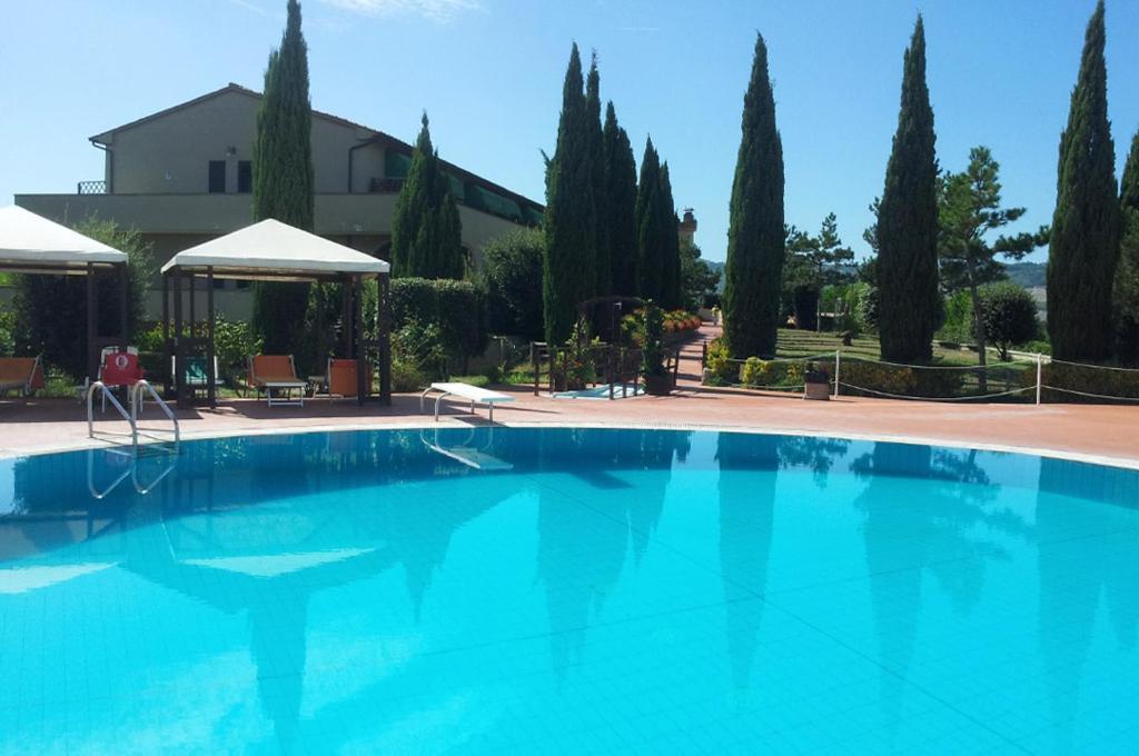 Relais Belvedere モンテカティーニ・ヴァル・ディ・チェーチナ エクステリア 写真